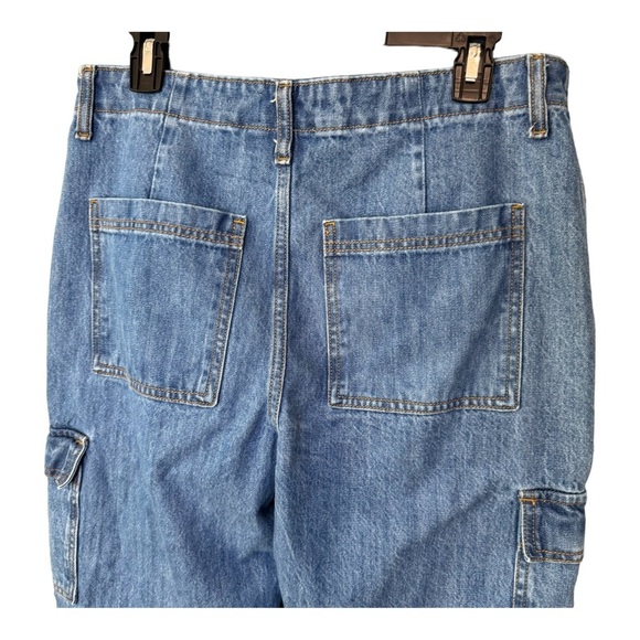 ✨3/$20✨ Universal Thread High Rise Boyfriend Jeans with Cargo Pockets. Size 10 R - Picture 7 of 13